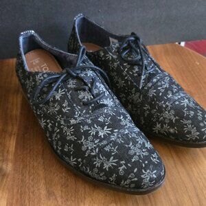 TOMS LACE UP OXFORDS  NEW Sz 7